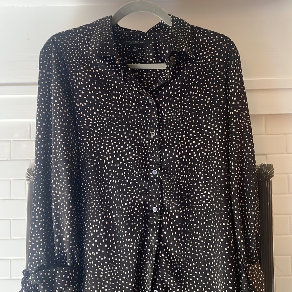 Banana Republic Button Down Blouse (Woman’s M) - Picture 5 of 6